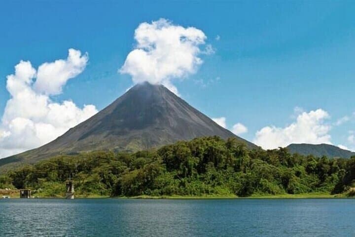 1 Full Private Tour to Arenal Volcano + Baldi Hot Springs