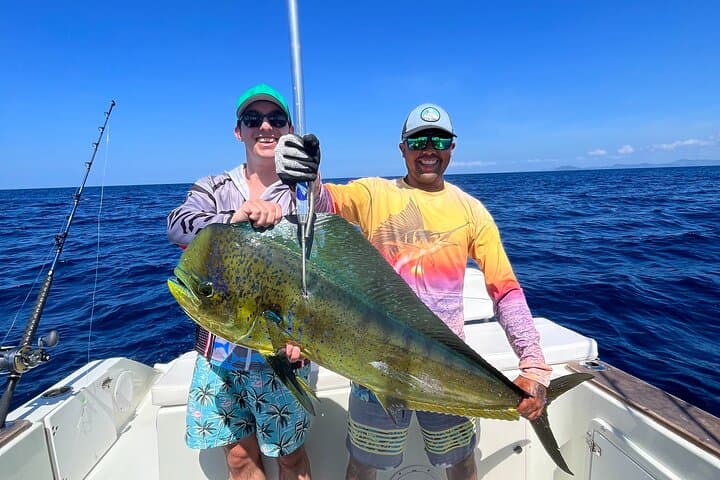 Deep Sea Fishing Private Charter in Tamarindo - 28' Century