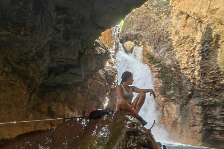 La Leona Escape: Waterfall, Zipline & Hot Springs – Private Tour