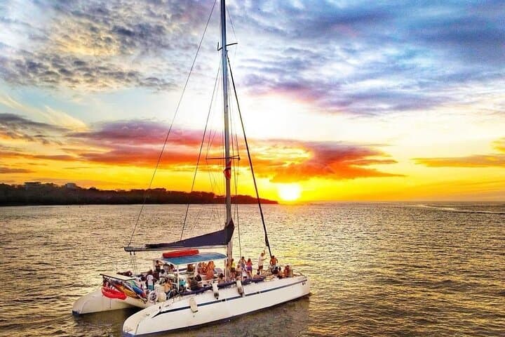 CR Tamarindo Catamaran Tour – Sunset Cruise, Open Bar & Snorkel