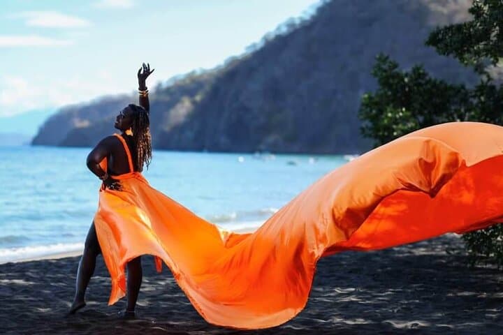 Private Flying Dress Photoshoot in Guanacaste with Resort Pickup